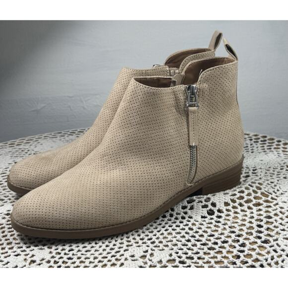Ladies Ankle Booties Size 8.5 M Beige by Universal Threads Zip-up sku 3336 - Picture 3 of 8